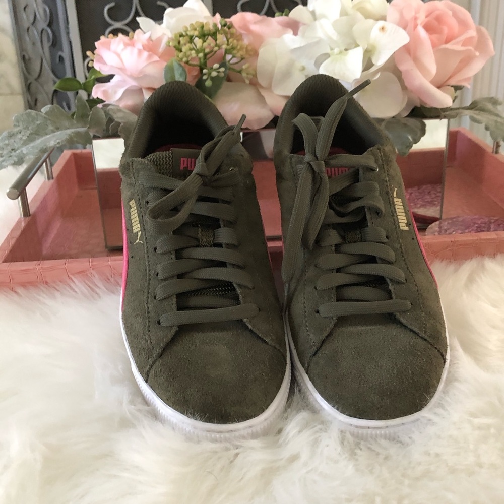army green and pink pumas